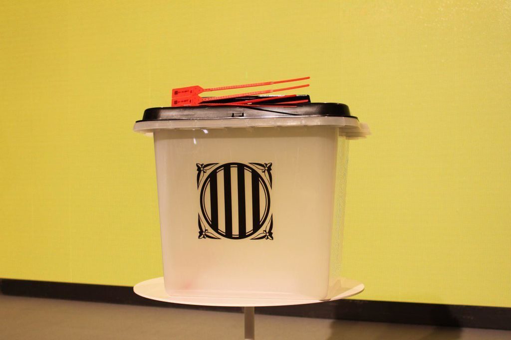 urnas-referendum-octubre_1067603328_9675058_1024x682